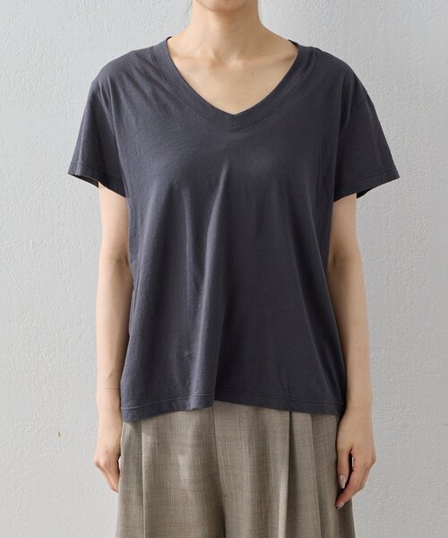 GALLARDAGALANTE(ガリャルダガランテ)の「VネックTシャツ(Tシャツ/カットソー・レディース・ホワイト/チャコールグレー/ベージュ・FREE)」の17枚目の写真