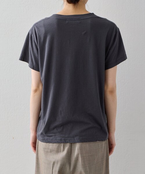GALLARDAGALANTE(ガリャルダガランテ)の「VネックTシャツ(Tシャツ/カットソー・レディース・ホワイト/チャコールグレー/ベージュ・FREE)」の19枚目の写真