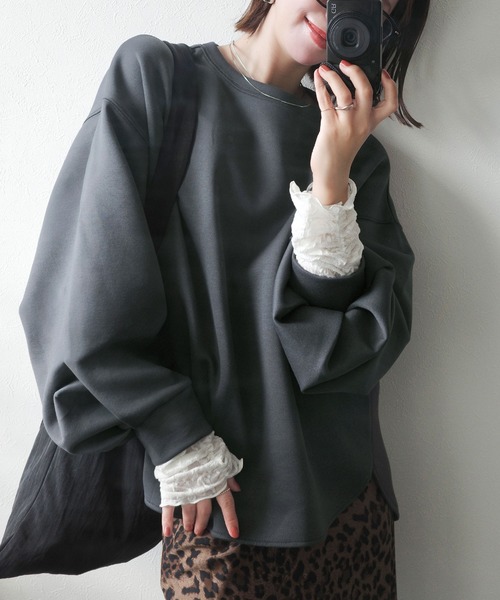 classicalelf（クラシカルエルフ）の「ちらっと見える甘さに、ときめく。袖ジャガードレースレイヤード タックスリーブ ダンボール素材プルオーバー（長袖）（スウェット・レディース・チャコール/杢グレー/グレイッシュベージュ/オートミール/ネイビー・X-LARGE/SMALL/LARGE/MEDIUM）」の7枚目の写真