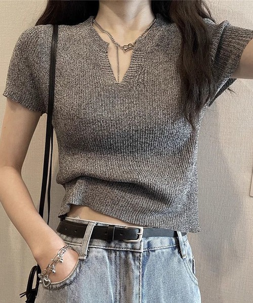 GLAMOROUS JANE(グラマラスジェーン)の「キーネック半袖ニットトップス(ニット/セーター・レディース・ブラック/ホワイト/グレー・FREE)」の3枚目の写真