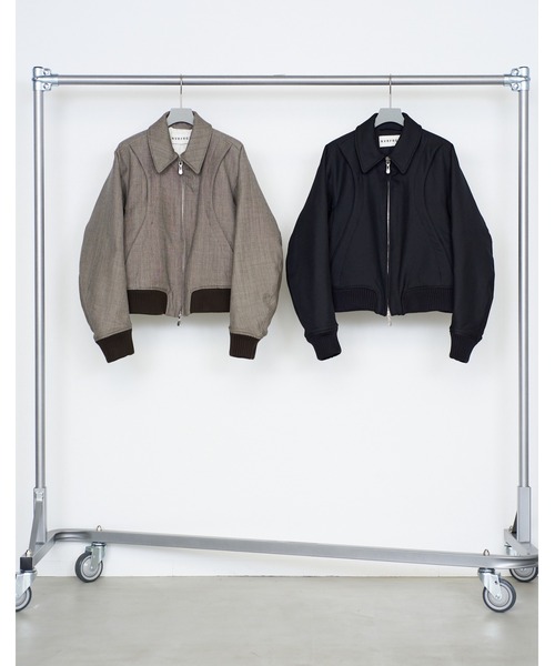 NVRFRGT(ネヴァーフォーゲット)の「ZIP UP PADDED SHORT BOMBER JACKET(ブルゾン・メンズ・ブラック/ブラウン・2/1)」の8枚目の写真
