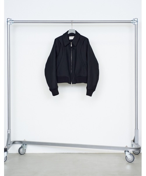 NVRFRGT(ネヴァーフォーゲット)の「ZIP UP PADDED SHORT BOMBER JACKET(ブルゾン・メンズ・ブラック/ブラウン・2/1)」の9枚目の写真