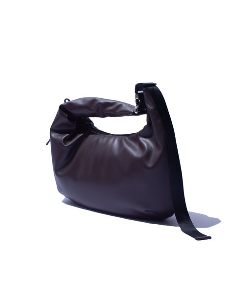 F/CE. (エフシーイー)の「F/CE. TECH LEATHER BIG SHOULDER TOTE / エフシーイー テックレザー ビッグ ショルダー トート(ショルダーバッグ・レディース・ブラウン/ブラック・FREE)」の5枚目の写真