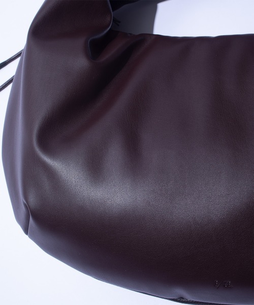F/CE. (エフシーイー)の「F/CE. TECH LEATHER BIG SHOULDER TOTE / エフシーイー テックレザー ビッグ ショルダー トート(ショルダーバッグ・レディース・ブラウン/ブラック・FREE)」の9枚目の写真