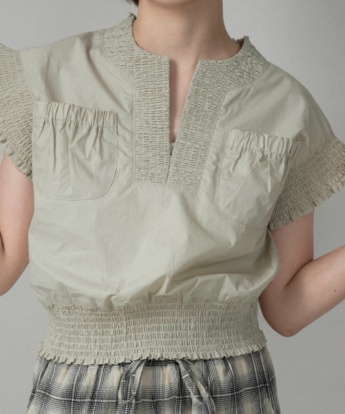 lawgy(ラウジー)の「shirring pocket point vest blouse / シャーリングポケットポイントベストブラウス(シャツ/ブラウス・レディース・アイボリー系/ホワイト/ブラウン系・FREE)」の3枚目の写真