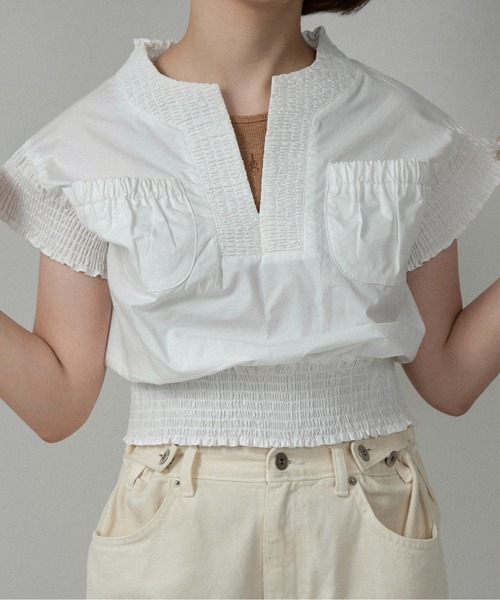 lawgy(ラウジー)の「shirring pocket point vest blouse / シャーリングポケットポイントベストブラウス(シャツ/ブラウス・レディース・アイボリー系/ホワイト/ブラウン系・FREE)」の1枚目の写真