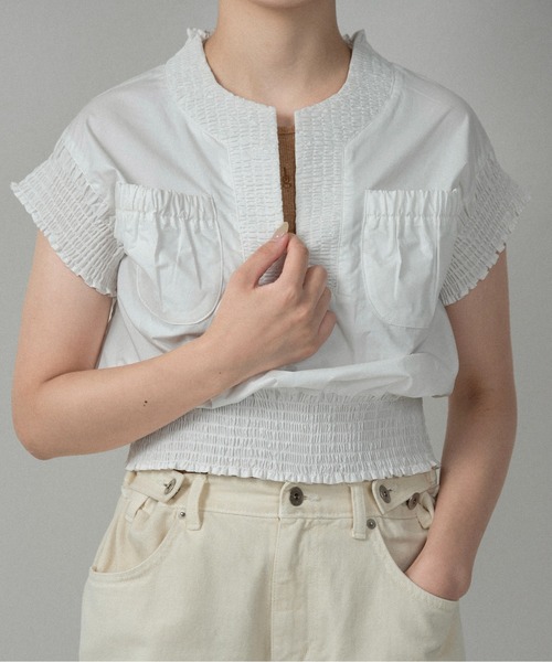 lawgy(ラウジー)の「shirring pocket point vest blouse / シャーリングポケットポイントベストブラウス(シャツ/ブラウス・レディース・アイボリー系/ホワイト/ブラウン系・FREE)」の6枚目の写真