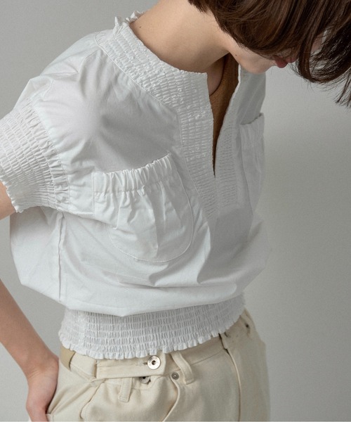 lawgy(ラウジー)の「shirring pocket point vest blouse / シャーリングポケットポイントベストブラウス(シャツ/ブラウス・レディース・アイボリー系/ホワイト/ブラウン系・FREE)」の4枚目の写真
