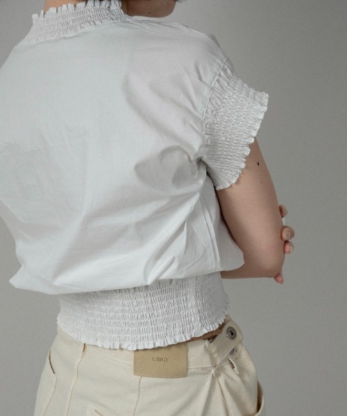 lawgy(ラウジー)の「shirring pocket point vest blouse / シャーリングポケットポイントベストブラウス(シャツ/ブラウス・レディース・アイボリー系/ホワイト/ブラウン系・FREE)」の5枚目の写真