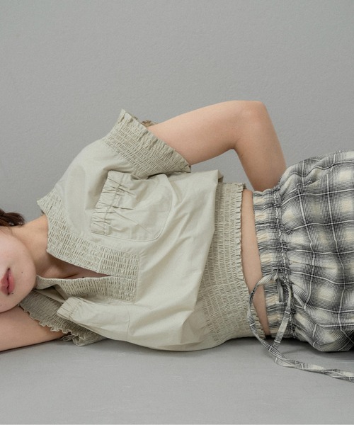 lawgy(ラウジー)の「shirring pocket point vest blouse / シャーリングポケットポイントベストブラウス(シャツ/ブラウス・レディース・アイボリー系/ホワイト/ブラウン系・FREE)」の10枚目の写真