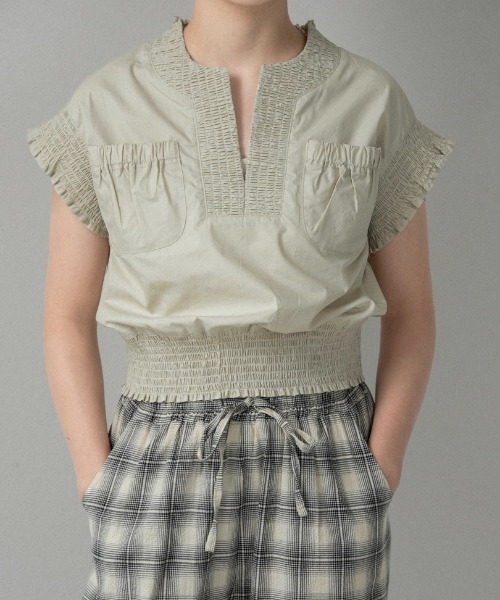 lawgy(ラウジー)の「shirring pocket point vest blouse / シャーリングポケットポイントベストブラウス(シャツ/ブラウス・レディース・アイボリー系/ホワイト/ブラウン系・FREE)」の9枚目の写真