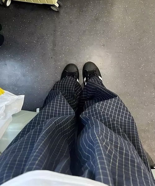 AsheKsha(アシクシャ)の「配色ウエスト細チェック紐付きワイドカジュアルパンツ(スウェットパンツ・レディース・ネイビー・S/M)」の7枚目の写真
