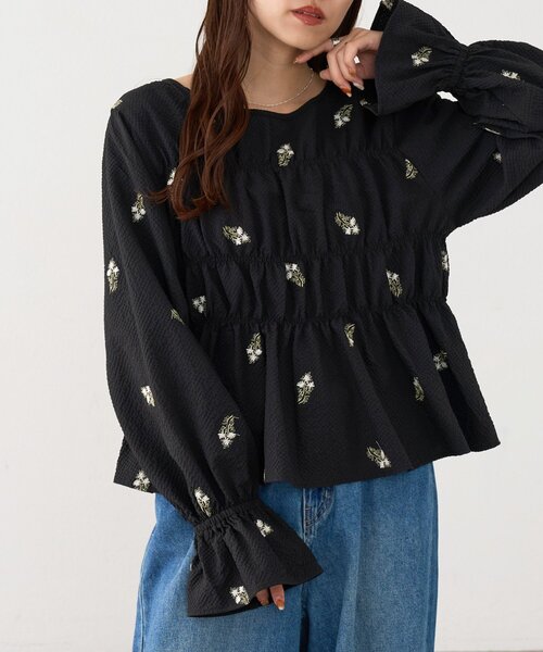 DISCOAT(ディスコート)の「花柄刺繍シャーリングブラウス(シャツ/ブラウス・レディース・ブラウン/アイボリー/ブラック・FREE)」の3枚目の写真