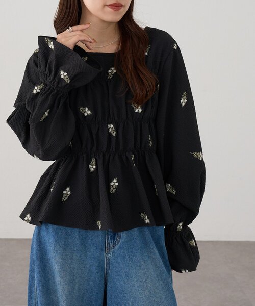 DISCOAT(ディスコート)の「花柄刺繍シャーリングブラウス(シャツ/ブラウス・レディース・ブラウン/アイボリー/ブラック・FREE)」の7枚目の写真