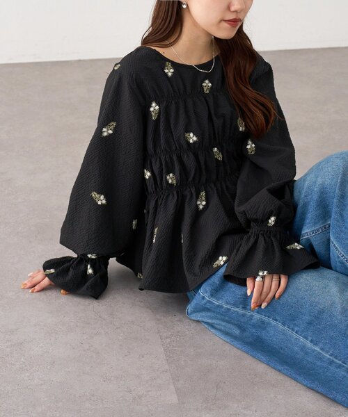 DISCOAT(ディスコート)の「花柄刺繍シャーリングブラウス(シャツ/ブラウス・レディース・ブラウン/アイボリー/ブラック・FREE)」の9枚目の写真