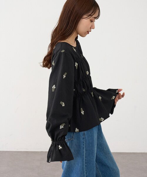 DISCOAT(ディスコート)の「花柄刺繍シャーリングブラウス(シャツ/ブラウス・レディース・ブラウン/アイボリー/ブラック・FREE)」の10枚目の写真