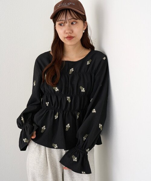 DISCOAT(ディスコート)の「花柄刺繍シャーリングブラウス(シャツ/ブラウス・レディース・ブラウン/アイボリー/ブラック・FREE)」の14枚目の写真