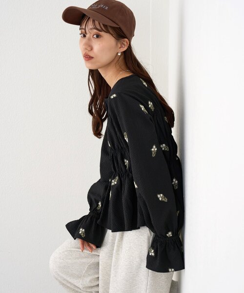 DISCOAT(ディスコート)の「花柄刺繍シャーリングブラウス(シャツ/ブラウス・レディース・ブラウン/アイボリー/ブラック・FREE)」の15枚目の写真