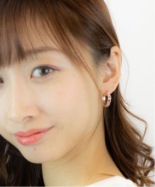 Stelino（ステリノ）の「ハワイアンジュエリー フープピアス 透かし彫り 波 マイレ 直径20mm 金属アレルギー対応  (両耳用)（ピアス（両耳用）・レディース・シルバー/ゴールド/ピンクゴールド・FREE）」の16枚目の写真