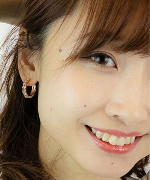 Stelino（ステリノ）の「ハワイアンジュエリー フープピアス 透かし彫り 波 マイレ 直径20mm 金属アレルギー対応  (両耳用)（ピアス（両耳用）・レディース・シルバー/ゴールド/ピンクゴールド・FREE）」の9枚目の写真