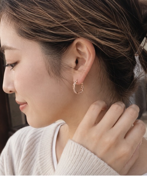 Stelino（ステリノ）の「ハワイアンジュエリー フープピアス 透かし彫り 波 マイレ 直径20mm 金属アレルギー対応  (両耳用)（ピアス（両耳用）・レディース・シルバー/ゴールド/ピンクゴールド・FREE）」の14枚目の写真