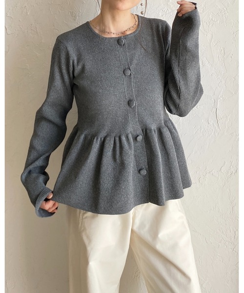She's Closet(シーズクローゼット)の「長袖 前ボタン ペプラムニットカーディガン(カーディガン/ボレロ・レディース・ブラウン/アイボリー/チャコールグレー/ブラック・FREE)」の6枚目の写真