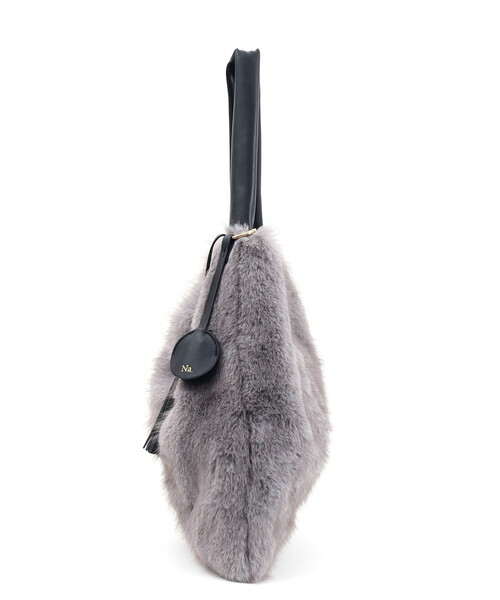 Nananoel(ナナノエル)の「FAKE FUR ONESHOULDER BAG/A4対応(ショルダーバッグ・レディース・モカ/グレー・FREE)」の9枚目の写真