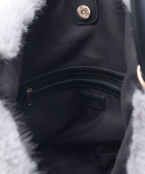 Nananoel(ナナノエル)の「FAKE FUR ONESHOULDER BAG/A4対応(ショルダーバッグ・レディース・モカ/グレー・FREE)」の12枚目の写真