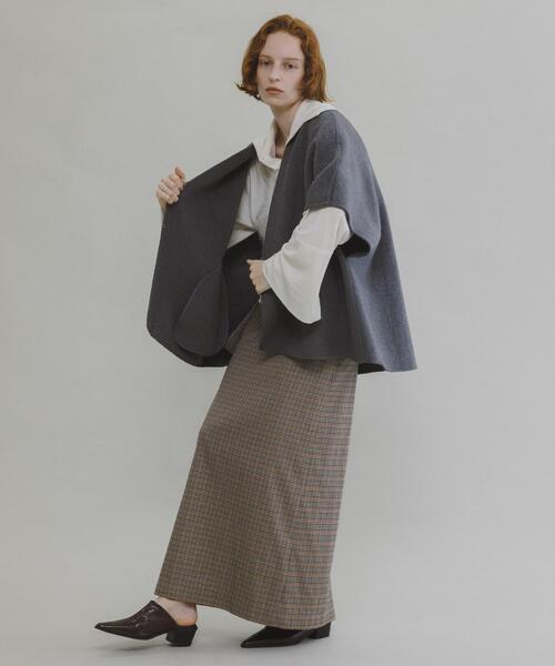 LAATO(ラート)の「rever poncho coat(ポンチョ・レディース・ボルドー/ライトグレー・FREE)」の2枚目の写真