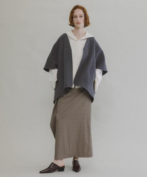 LAATO(ラート)の「rever poncho coat(ポンチョ・レディース・ボルドー/ライトグレー・FREE)」の5枚目の写真