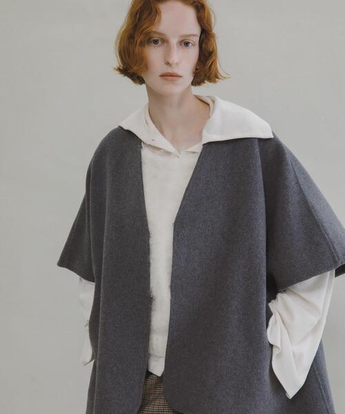 LAATO(ラート)の「rever poncho coat(ポンチョ・レディース・ボルドー/ライトグレー・FREE)」の6枚目の写真