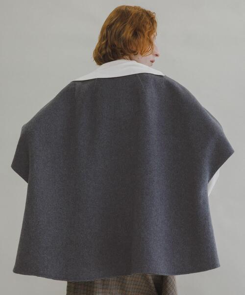 LAATO(ラート)の「rever poncho coat(ポンチョ・レディース・ボルドー/ライトグレー・FREE)」の7枚目の写真