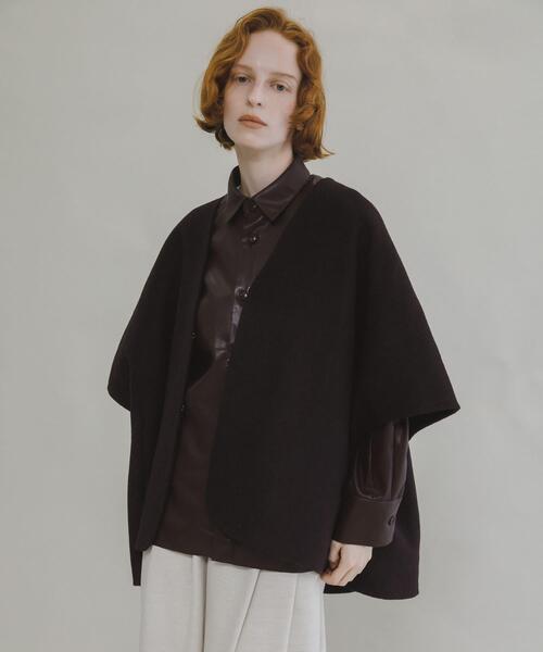LAATO(ラート)の「rever poncho coat(ポンチョ・レディース・ボルドー/ライトグレー・FREE)」の22枚目の写真