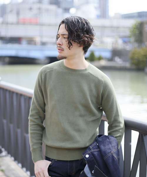 Denime（ドゥニーム）の「片畦クルーネックニット（ニット/セーター・メンズ・カーキ/グレー/ネイビー・MEDIUM/LARGE/X-LARGE）」の3枚目の写真