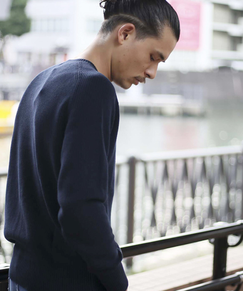 Denime（ドゥニーム）の「片畦クルーネックニット（ニット/セーター・メンズ・カーキ/グレー/ネイビー・MEDIUM/LARGE/X-LARGE）」の10枚目の写真