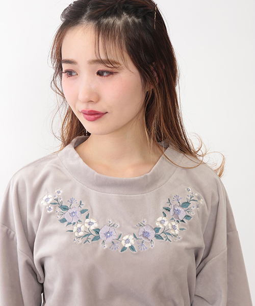 one after another NICE CLAUP(ワンアフターアナザーナイスクラップ)の「べロア刺繍PO(Tシャツ/カットソー・レディース・レッド系その他/ライトグレー/ブラック・FREE)」の13枚目の写真