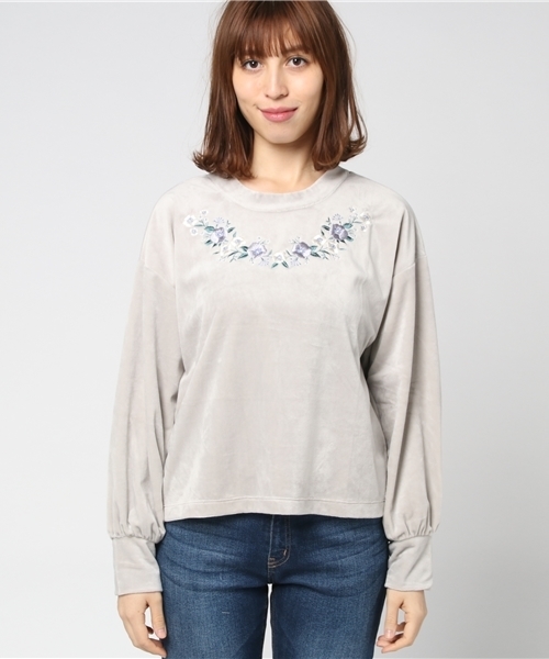 one after another NICE CLAUP(ワンアフターアナザーナイスクラップ)の「べロア刺繍PO(Tシャツ/カットソー・レディース・レッド系その他/ライトグレー/ブラック・FREE)」の4枚目の写真