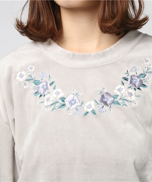 one after another NICE CLAUP(ワンアフターアナザーナイスクラップ)の「べロア刺繍PO(Tシャツ/カットソー・レディース・レッド系その他/ライトグレー/ブラック・FREE)」の7枚目の写真