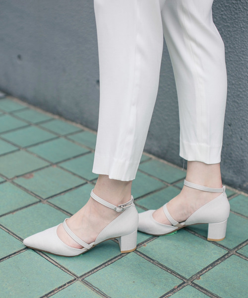 STUDIOUS（ステュディオス）の「リネンライクダブルチョーカーパンプス（パンプス・レディース・キャメル/ライトグレー/ブラック・MEDIUM/SMALL/LARGE）」の3枚目の写真