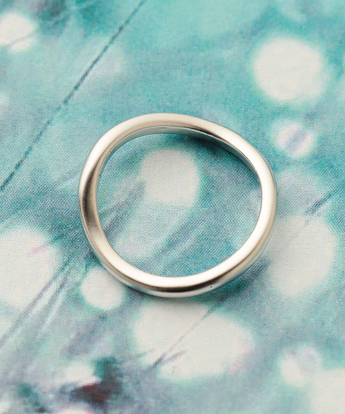 ear PAPILLONNER（イアパピヨネ）の「ウェーブリング（リング・レディース・シルバー/ゴールド・FREE）」の2枚目の写真