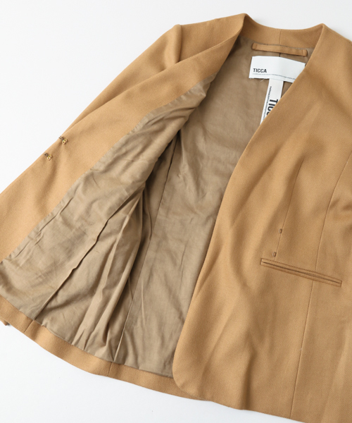 URBAN RESEARCH（アーバンリサーチ）の「TICCA×URBAN RESEARCH　別注ソリッドノーカラージャケット（ノーカラージャケット・レディース・キャメル・FREE）」の8枚目の写真