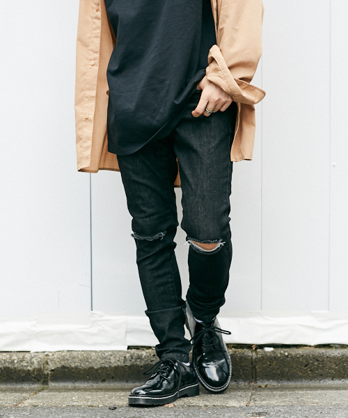 kutir（クティール）の「ultla stretch skinny /ウルトラストレッチ ダメージスキニーパンツ（デニムパンツ・メンズ・ブラック/ブラック系その他・SMALL/MEDIUM/LARGE）」の2枚目の写真