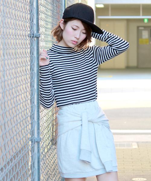 WEGO（ウィゴー）の「WEGO/リブハイネックニット（ニット/セーター・レディース・オフホワイト/ブラック/ブラック系その他/ネイビー/レッド/杢グレー/ブルー・FREE）」の4枚目の写真