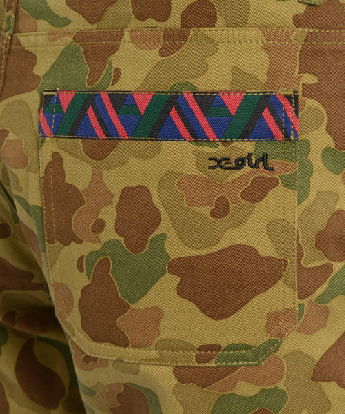 X-girl（エックスガール）の「PLAYFUL SHORTS（カーゴパンツ・レディース・カモフラージュ/ブラック/ライトインディゴブルー・2/1）」の5枚目の写真
