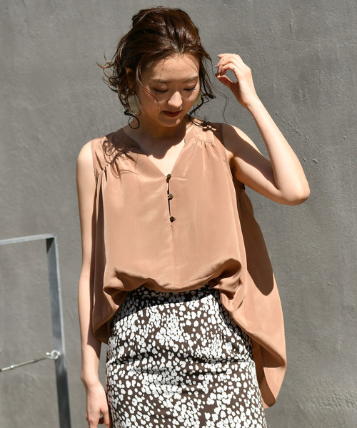 DouDou（ドゥドゥ）の「タンクブラウス（シャツ/ブラウス・レディース・アイボリー/グレー/ブラウン/ネイビー・FREE）」の3枚目の写真