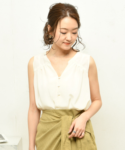 DouDou（ドゥドゥ）の「タンクブラウス（シャツ/ブラウス・レディース・アイボリー/グレー/ブラウン/ネイビー・FREE）」の2枚目の写真