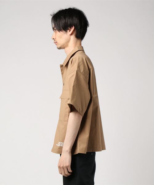 WEGO（ウィゴー）の「WEGO/クロップド5分袖ワークポプリンシャツ（シャツ/ブラウス・メンズ・ブラック/ベージュ/カーキ・MEDIUM/LARGE）」の4枚目の写真