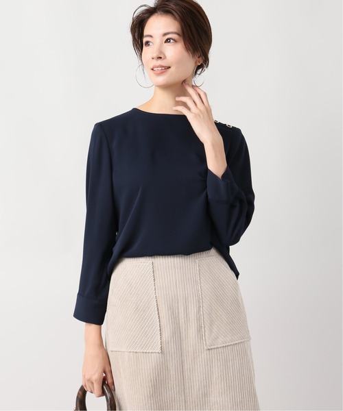 La TOTALITE（ラトータリテ）の「肩ボタンプルオーバー【手洗い可能】（シャツ/ブラウス・レディース・ホワイト/ネイビー/ウッド・FREE）」の3枚目の写真