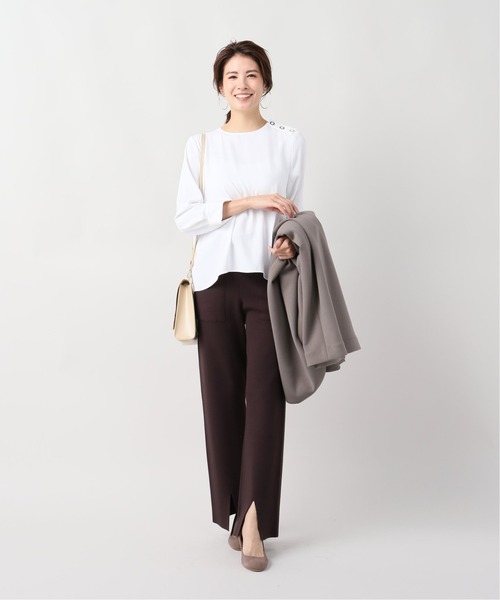 La TOTALITE（ラトータリテ）の「肩ボタンプルオーバー【手洗い可能】（シャツ/ブラウス・レディース・ホワイト/ネイビー/ウッド・FREE）」の4枚目の写真