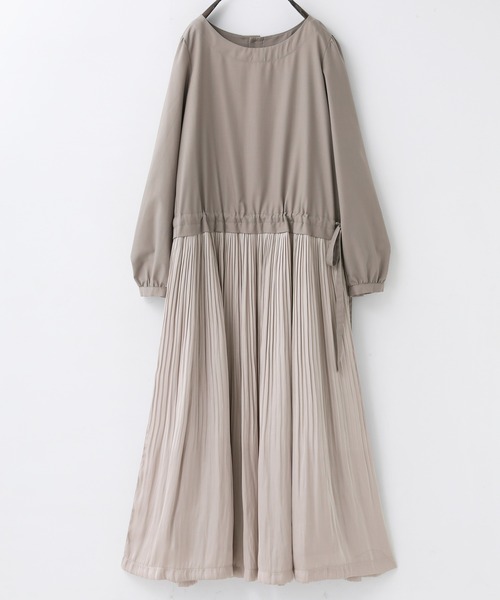 osharewalker（オシャレウォーカー）の「『サテンプリーツワンピース』（ワンピース・レディース・グレイッシュベージュ/ダークネイビー・1/2）」の2枚目の写真